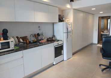 Amplio monoambiente a la venta. Amueblado. Barrio Abasto. Consultar financiacion