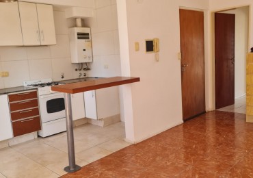 EN ALQUILER!. Amplio departamento 1 dormitorio. cafferata 920