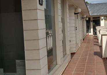 Alquiler local centrico en Funes. Galeria Paseo Victoria