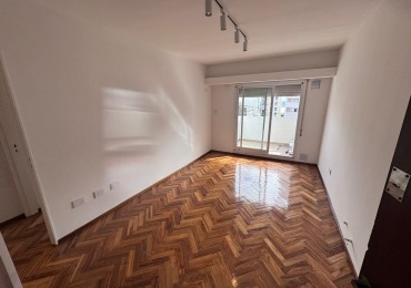 EN VENTA! Depto 2 dormitorios reciclado a nuevo. Urquiza 1054