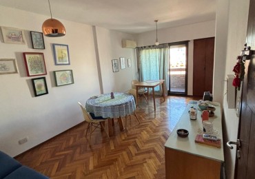 EN ALQUILER. Depto 2 dormitorios con balcon al frente. montevideo 1040