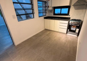 EN VENTA. Casa de pasillo reciclada a nueva en ABASTO. España 1800